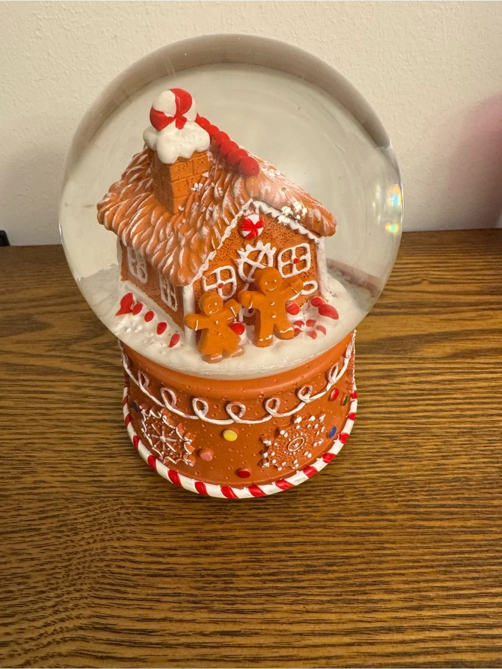 Gisela Graham Musical Gingerbread House Christmas Snow Globe EUC